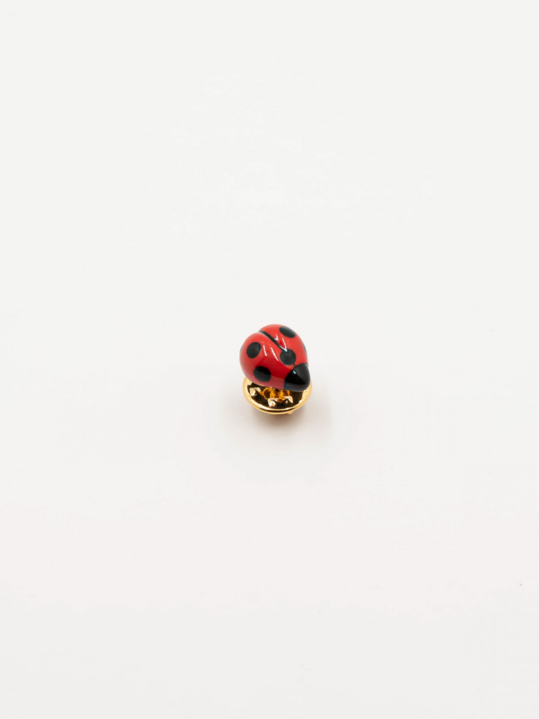 Pin s coccinelle en porcelaine et laiton dor