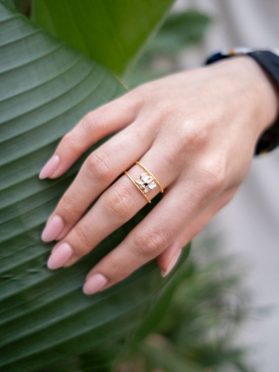 Bague double anneau orchid e blanche en porcelaine