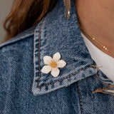 Pin's fleur blanche