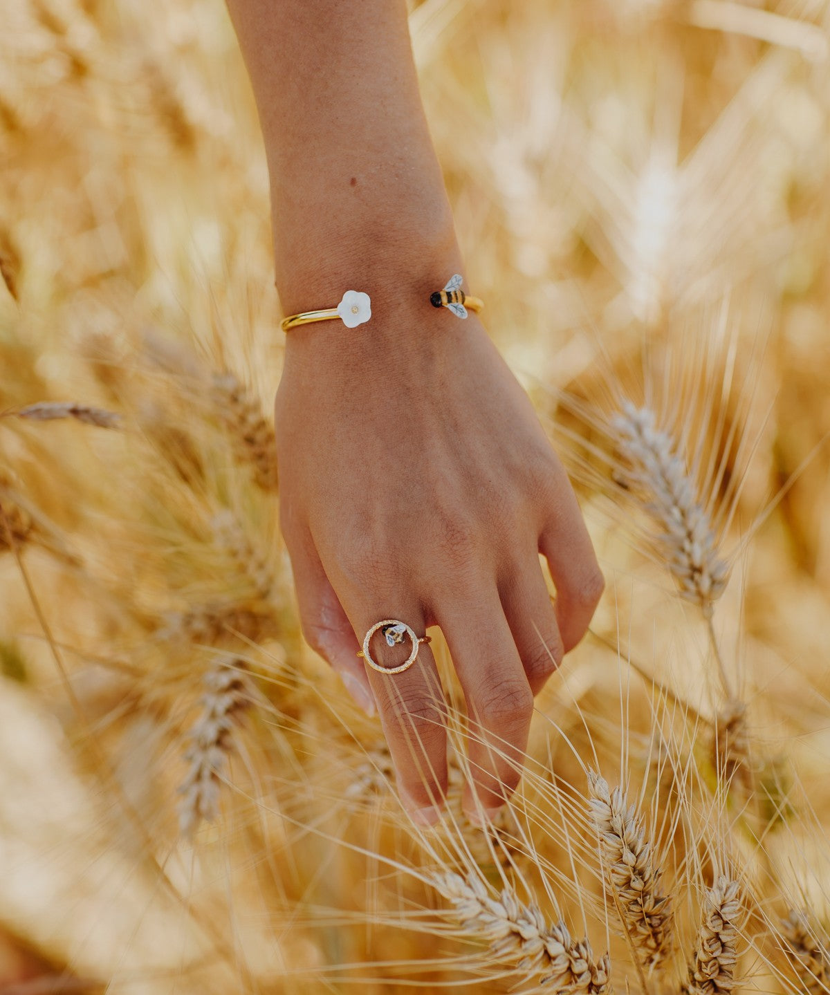 Bague abeille en porcelaine et laiton doré