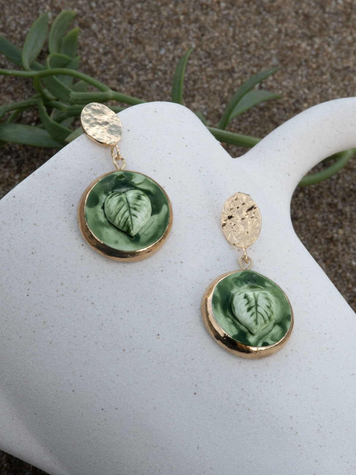 Boucle d'oreilles en relief feuilles porcelaine fait main