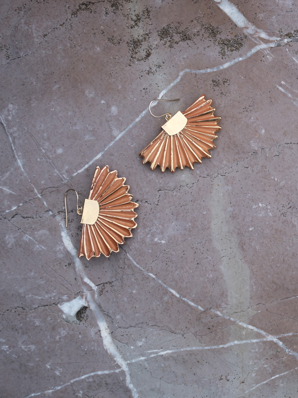 Boucle d'oreilles terracotta doré fait main en porcelaine éventail