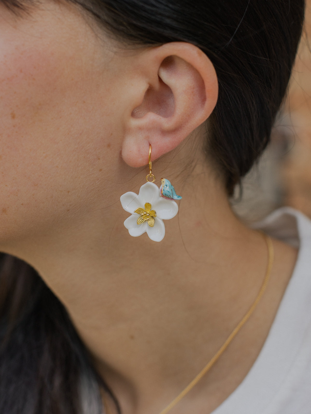 Boucles d'oreilles fleur blanche & oiseau bleu