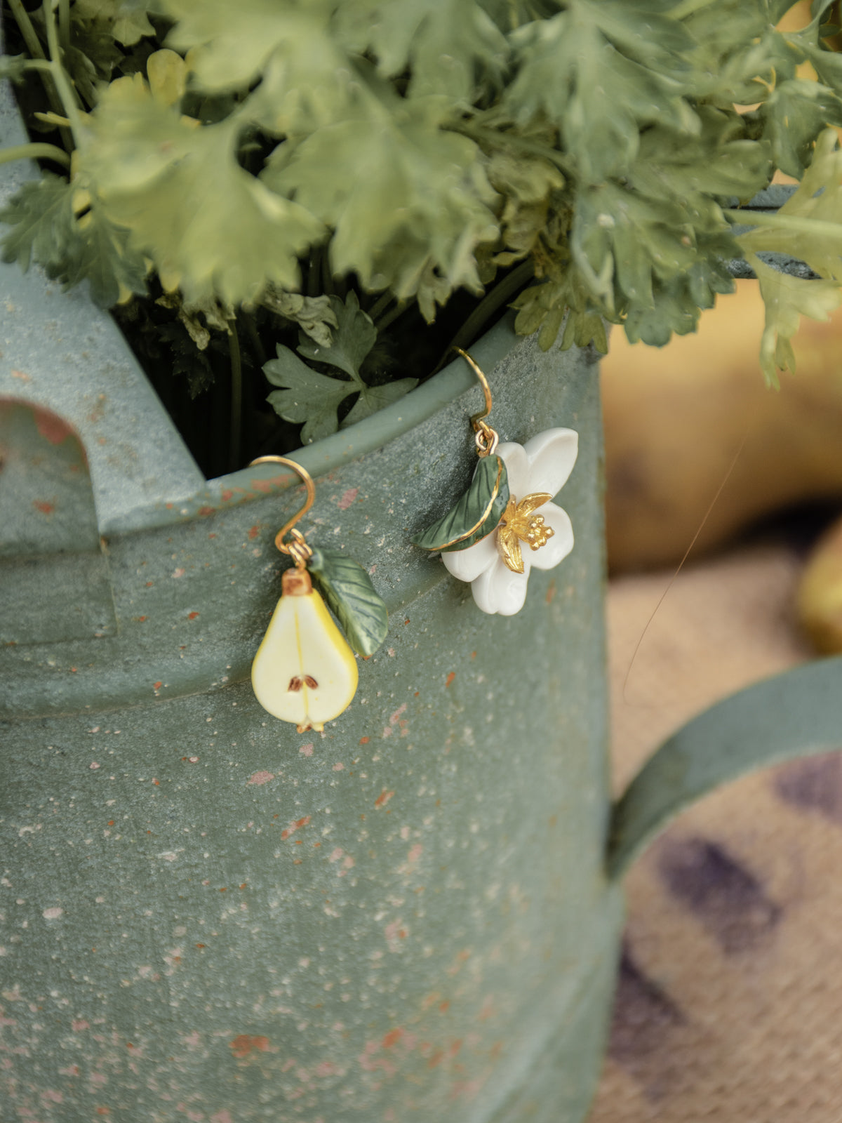 Boucles d'oreilles fleur de poirier, poire & feuille