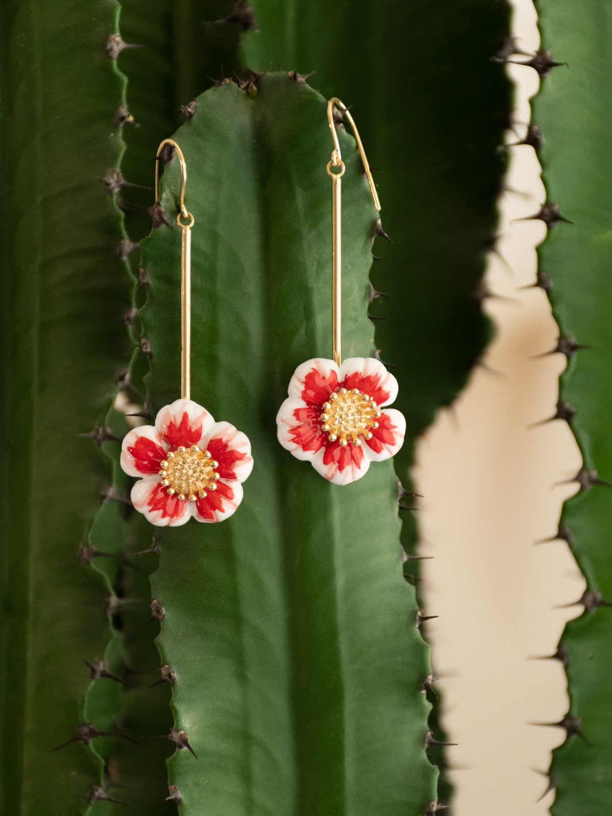 Boucles d'oreilles fleur du désert porcelaine peint a la main