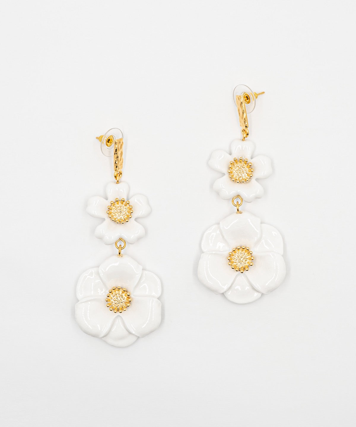 Boucles d'oreilles fleur blanche porcelaine peint a la main