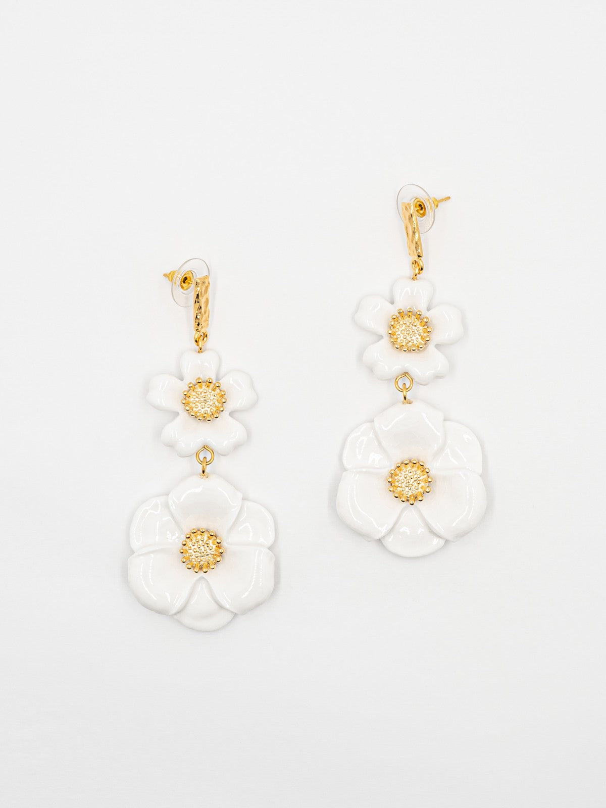 Boucles d'oreilles fleur blanche porcelaine peint a la main