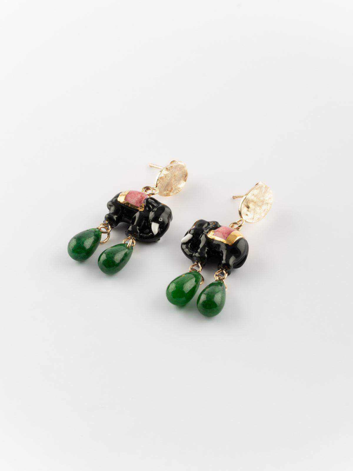 Boucles d'oreilles martelées éléphant d'Asie & jade