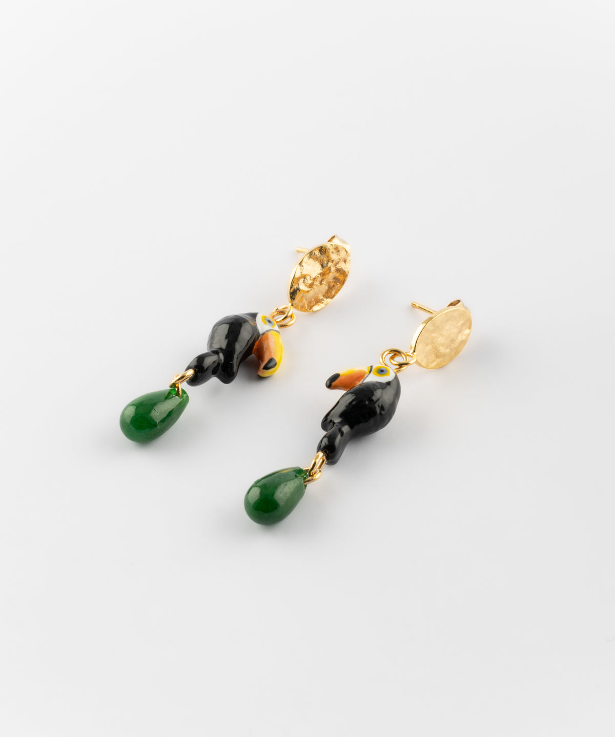 Boucles d'oreilles martelées toucan & jade