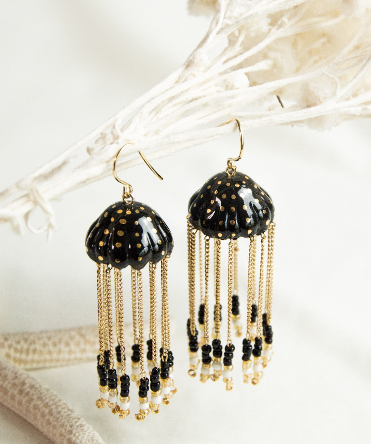 Boucles d'oreilles méduse noire