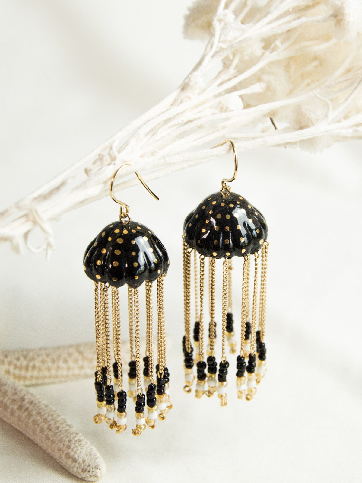 Boucles d'oreilles méduse noire