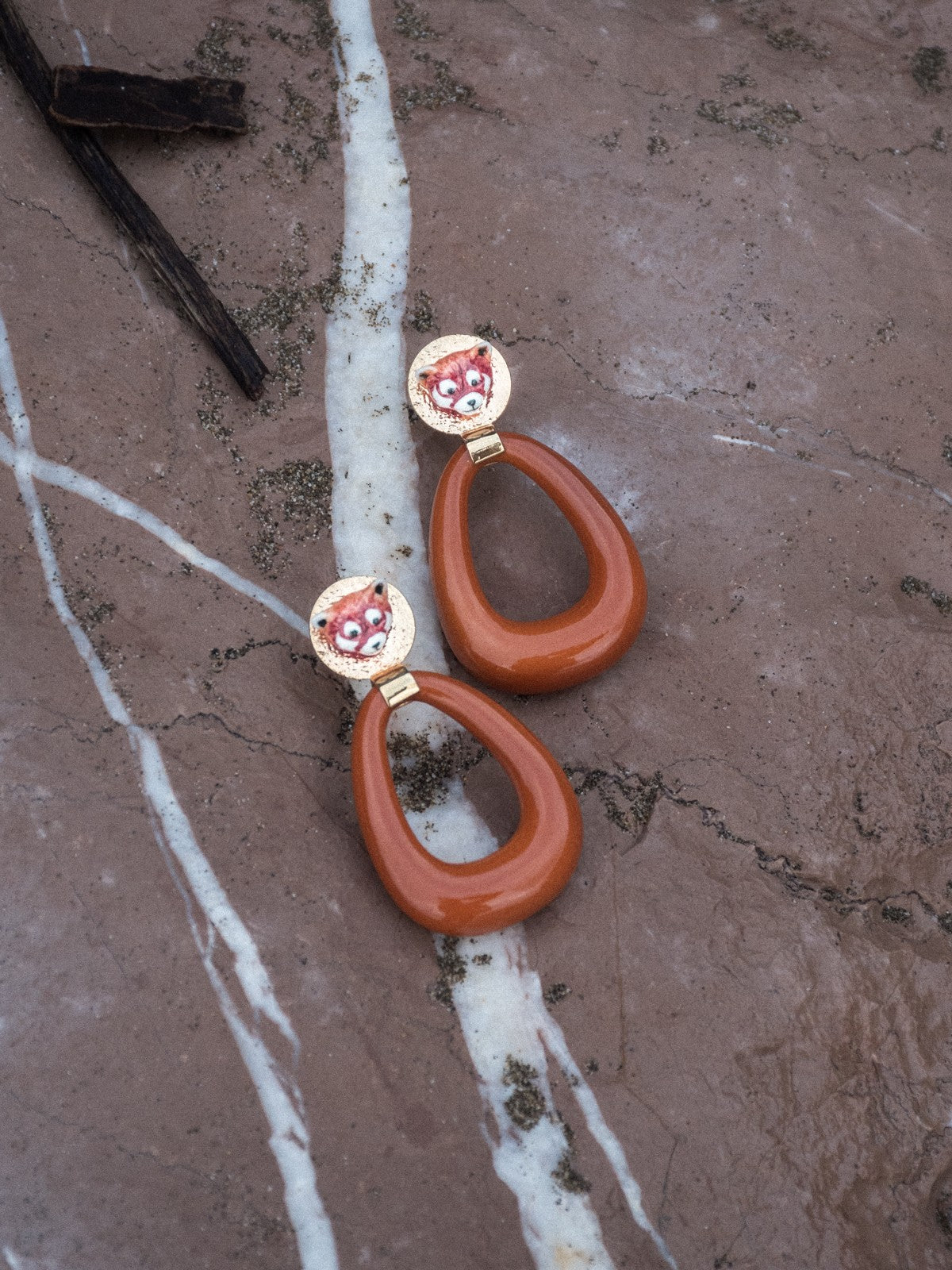 Boucle d'oreilles goutte ovale porcelaine terracotta fait main panda roux animal