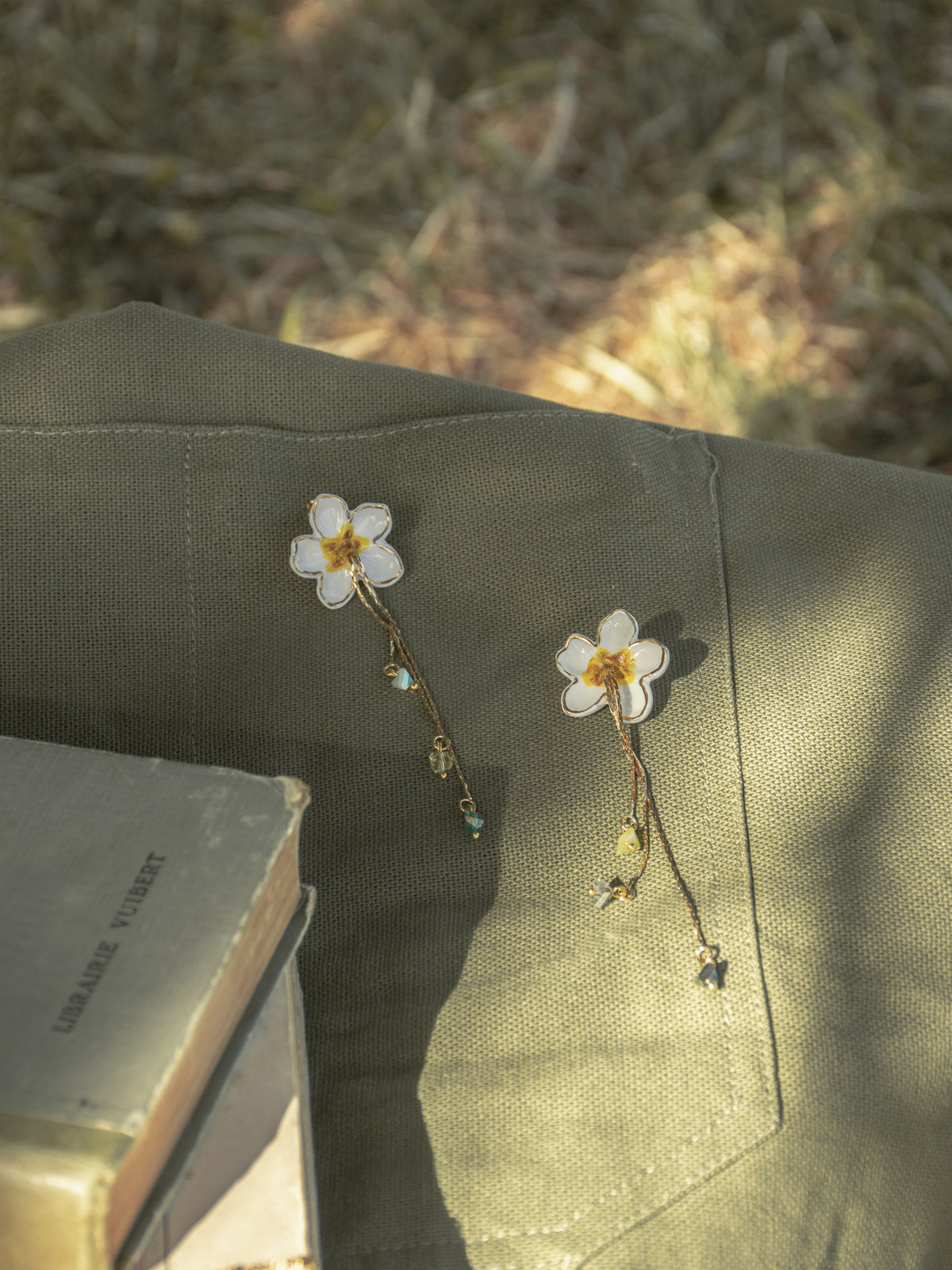 Boucles d'oreilles pendantes fleur de poirier