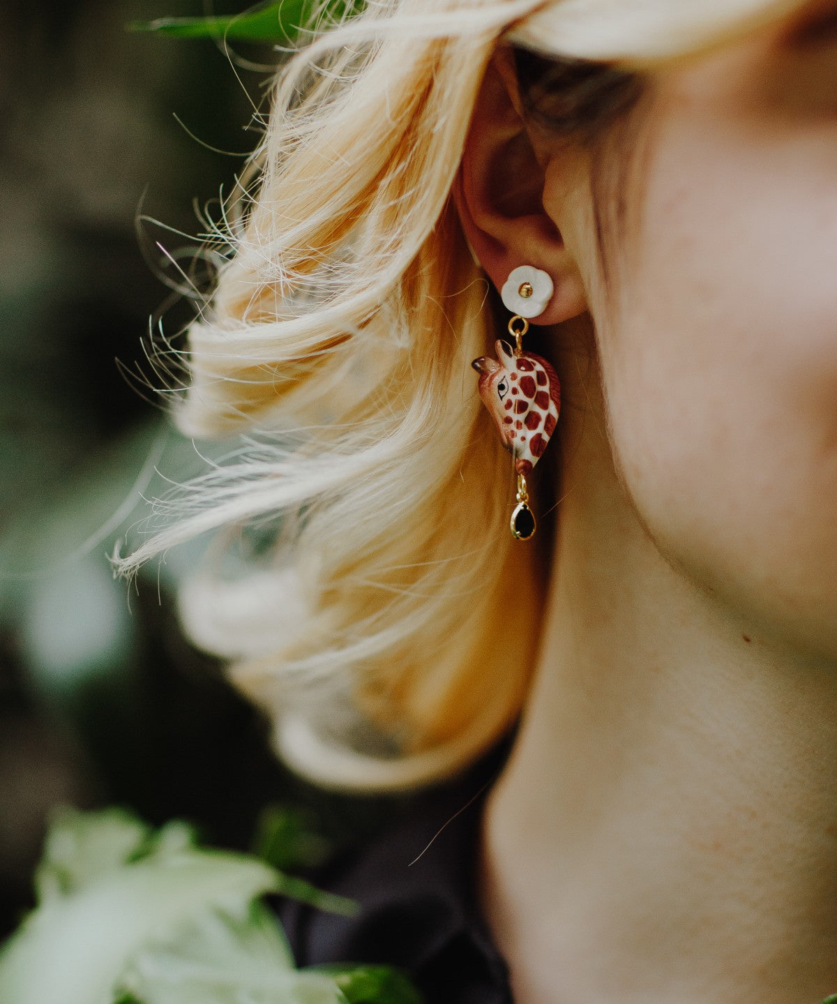 Boucles d'oreilles pendantes girafe et fleur