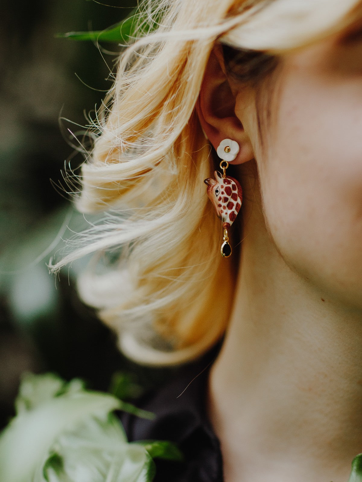 Boucles d'oreilles pendantes girafe et fleur