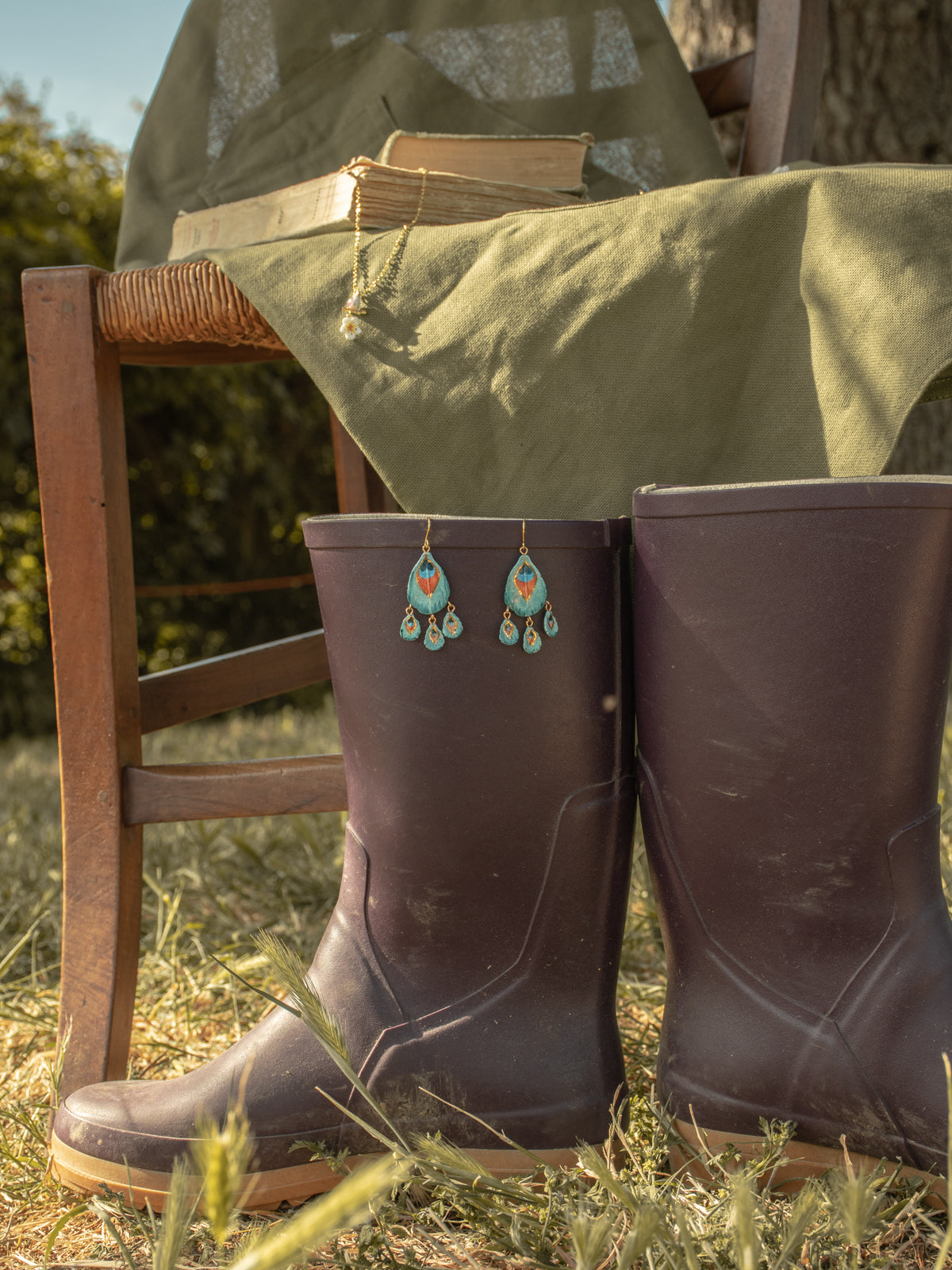 Boucles d'oreilles plume de paon & pampilles