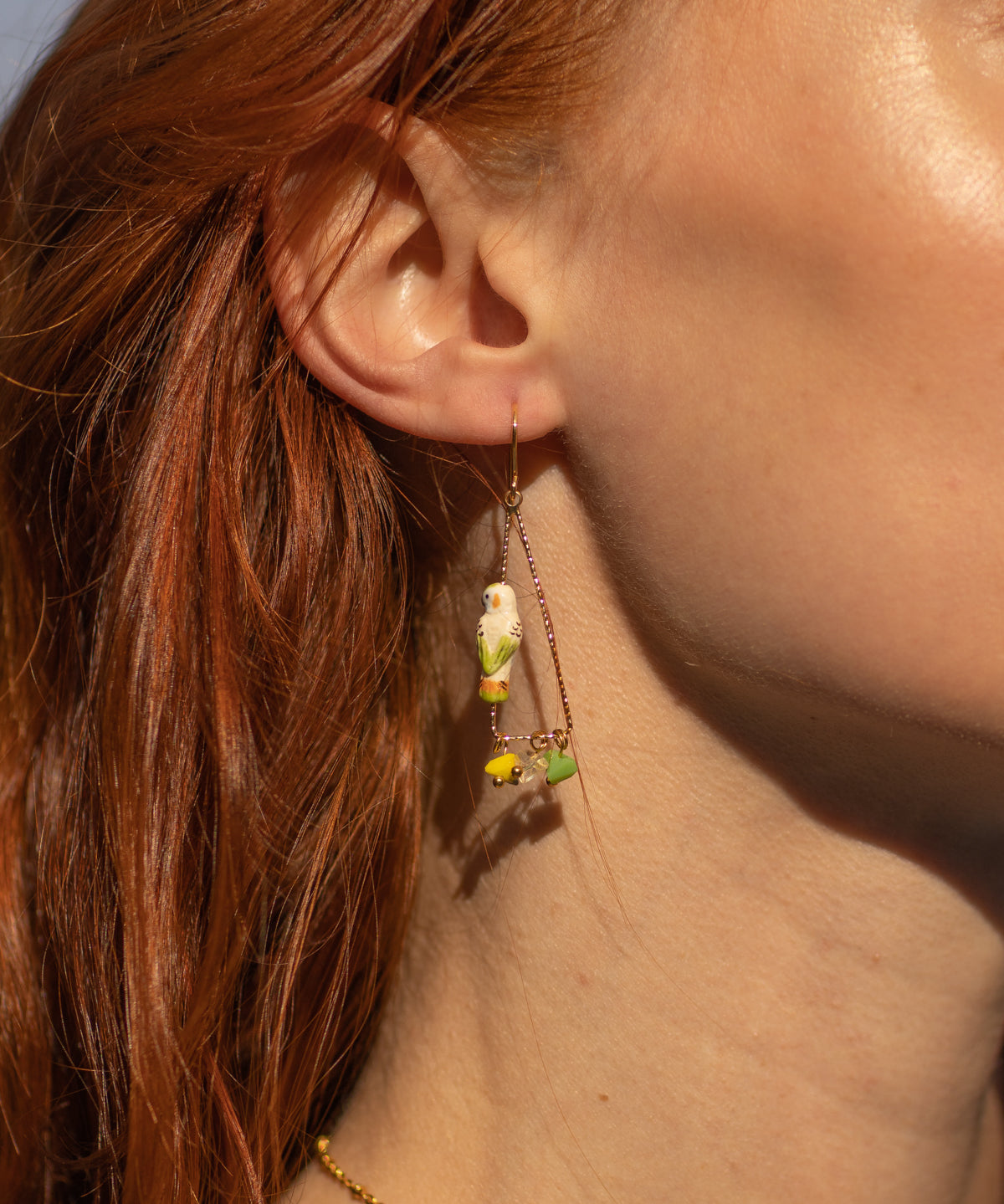 Boucles d'oreilles triangles perruche & perles