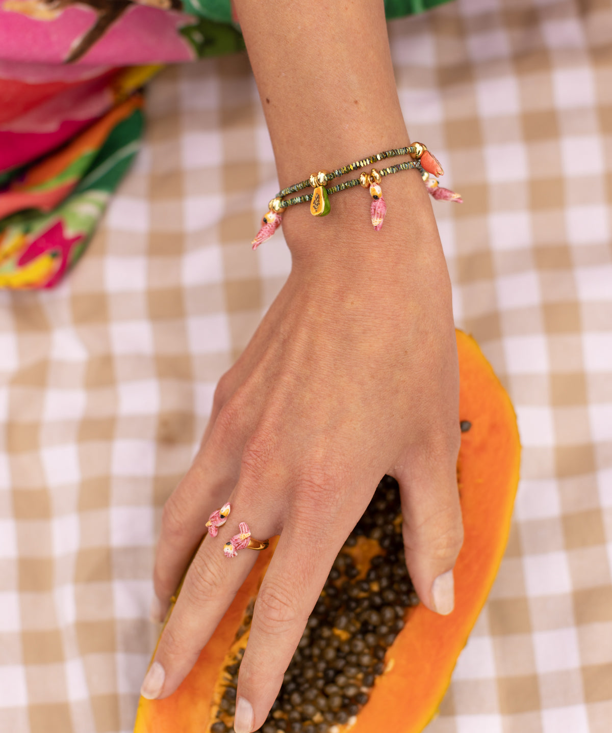 Bracelet perles d'hématite & cacatoès