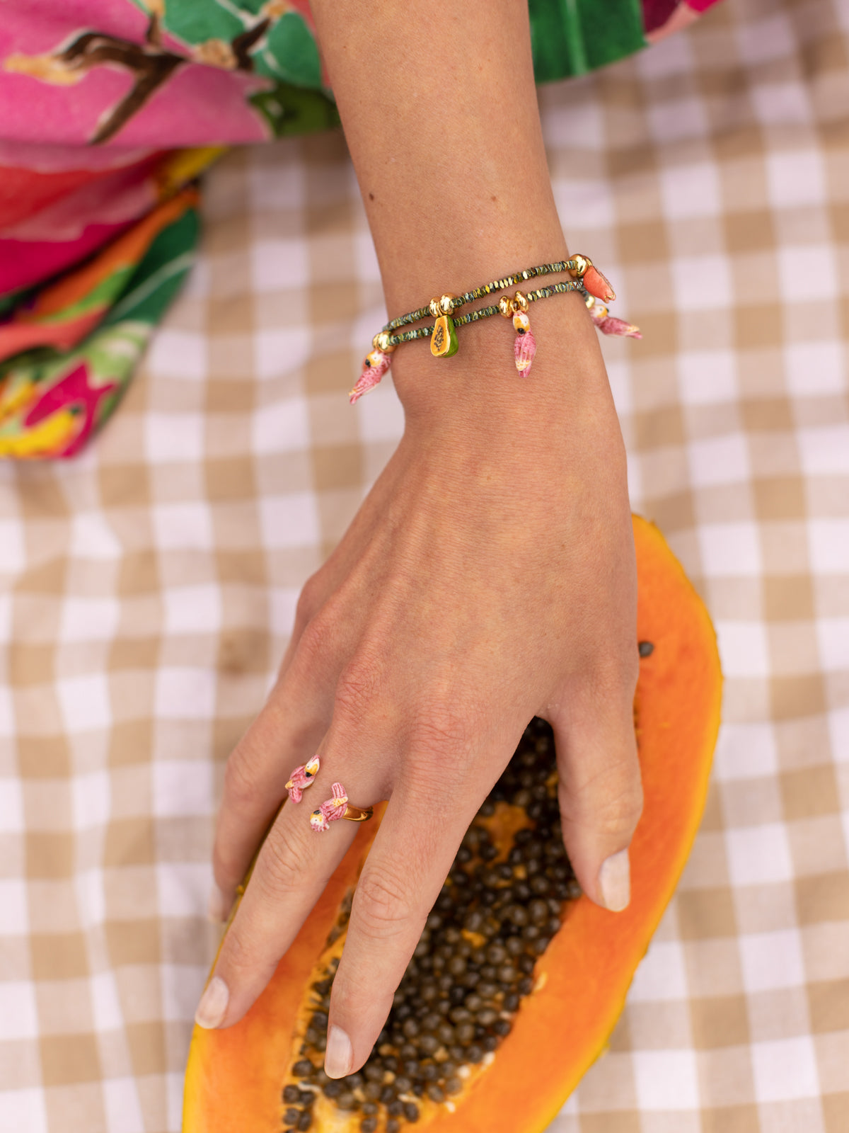 Bracelet perles d'hématite & cacatoès