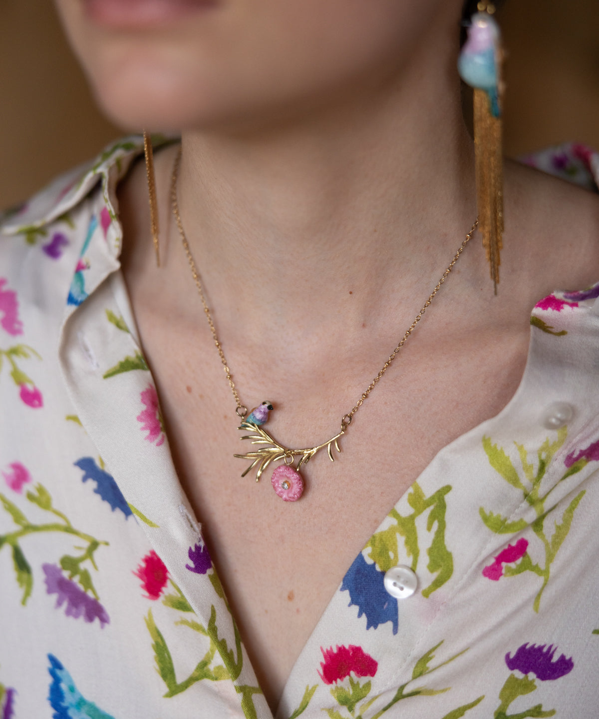 Collier oiseau et chardon rose