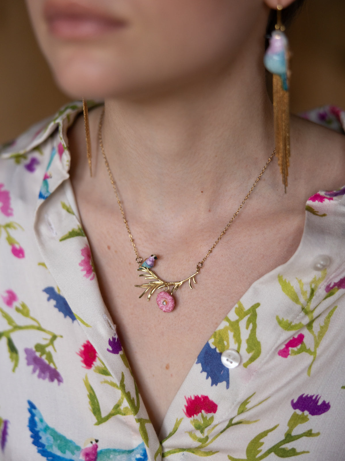 Collier oiseau et chardon rose