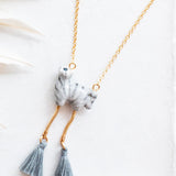 Collier chat tabby avec pompons