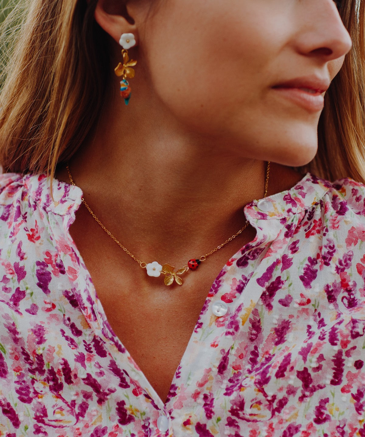 Collier coccinelle et fleurs porcelaine Nach