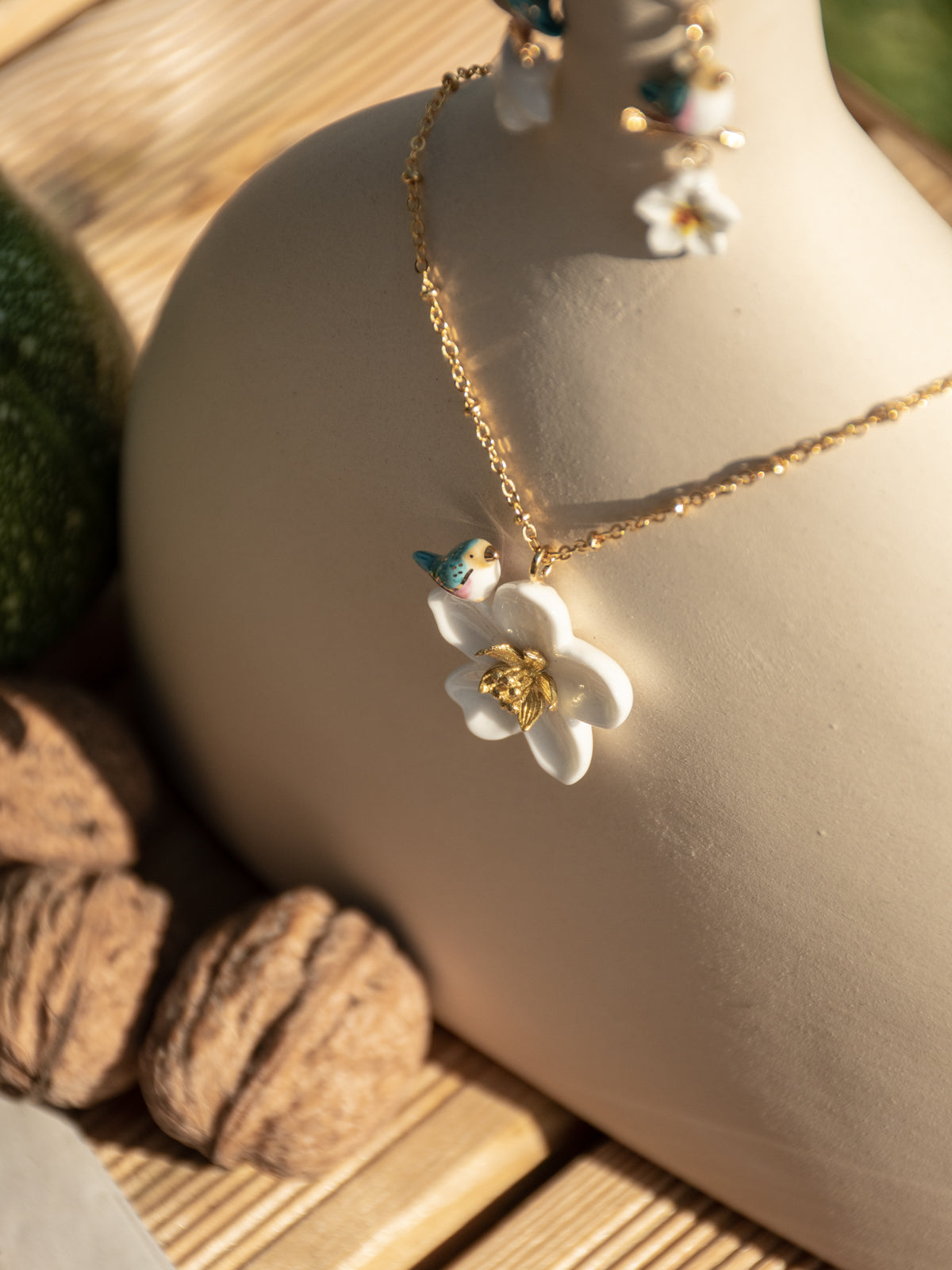 Collier fleur de poirier & oiseau