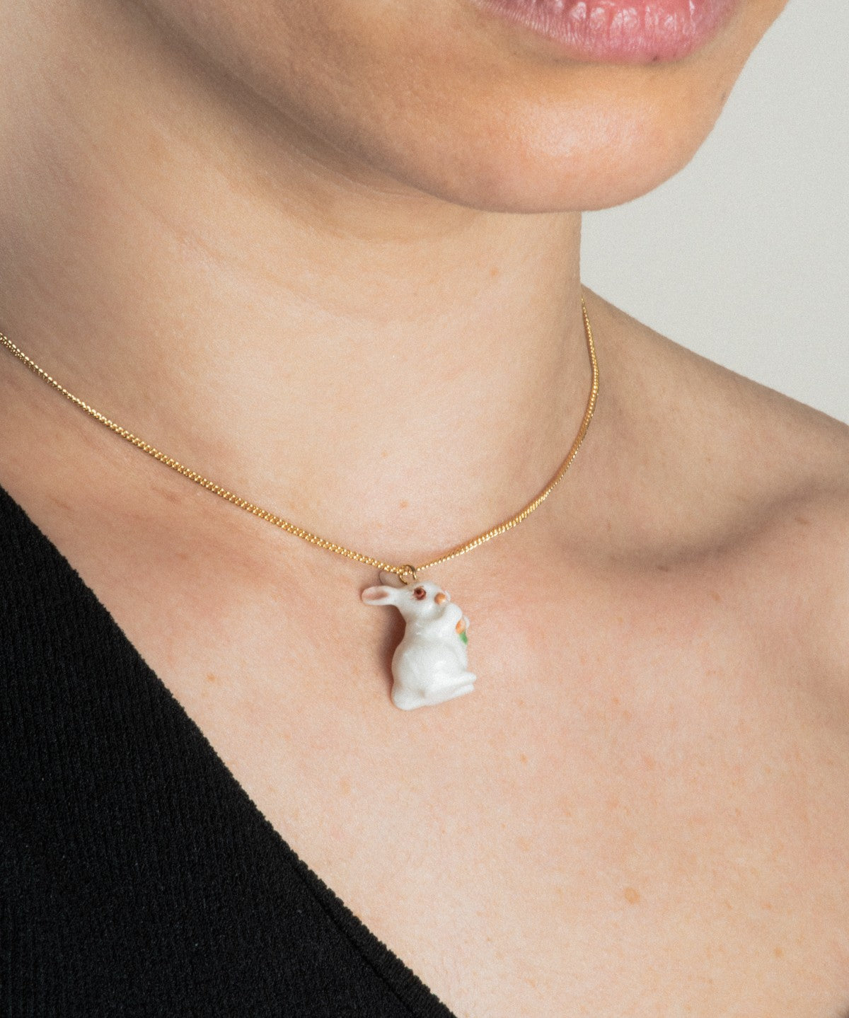 collier pendentif en porcelaine lapin peint à la main chaîne doré