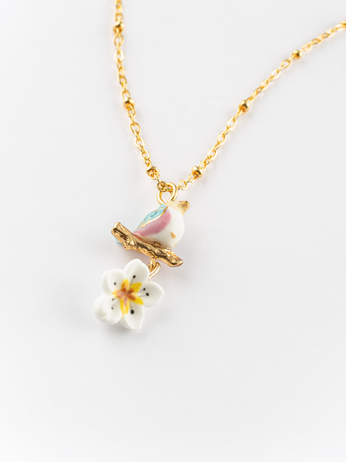 Collier oiseau sur branche et fleur