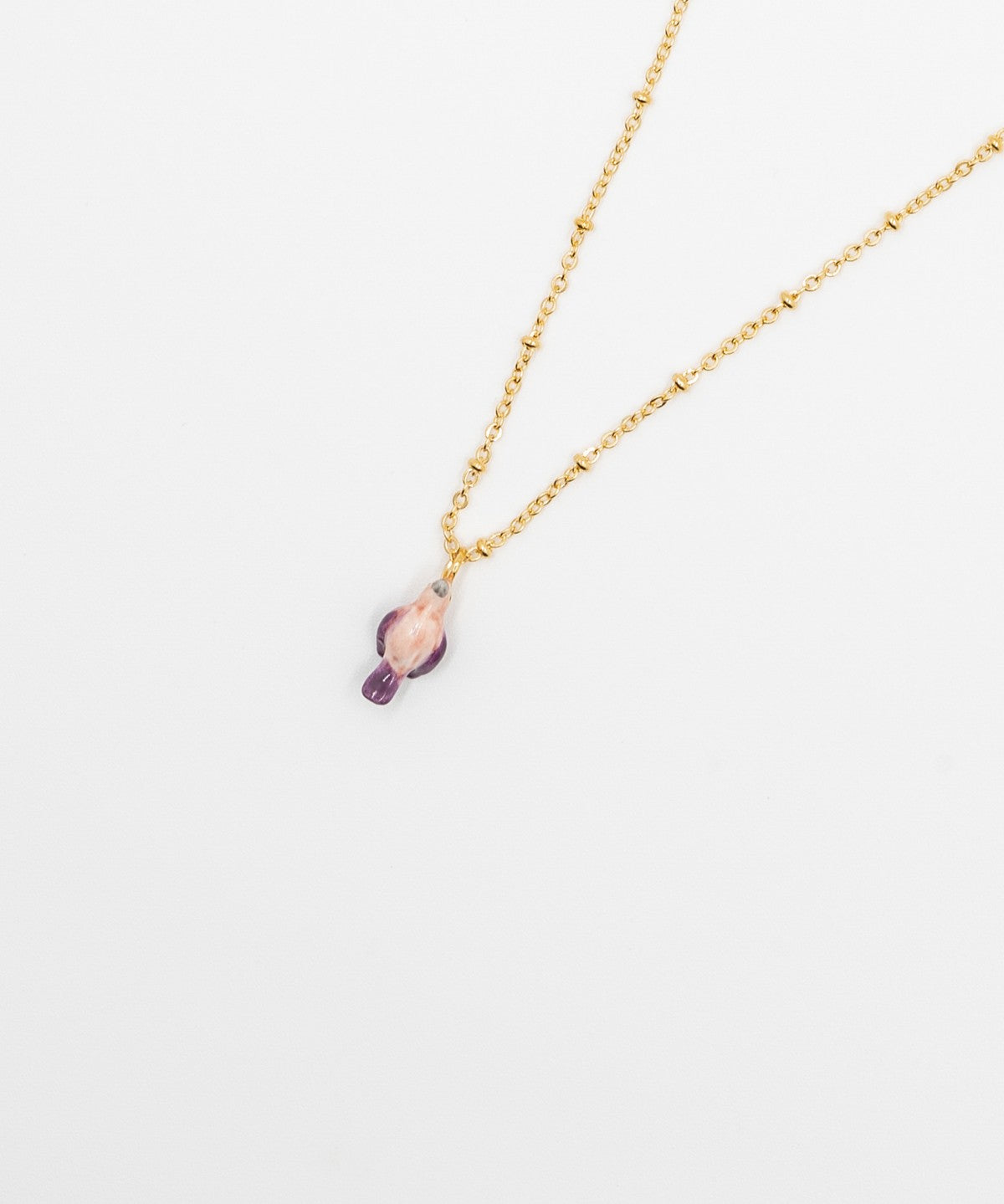 collier doré oiseau perroquet rose