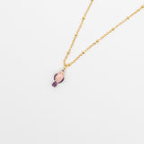 collier doré oiseau perroquet rose