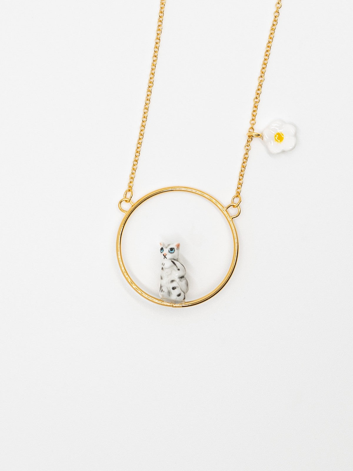 collier doré rond chat gris fleur porcelaine