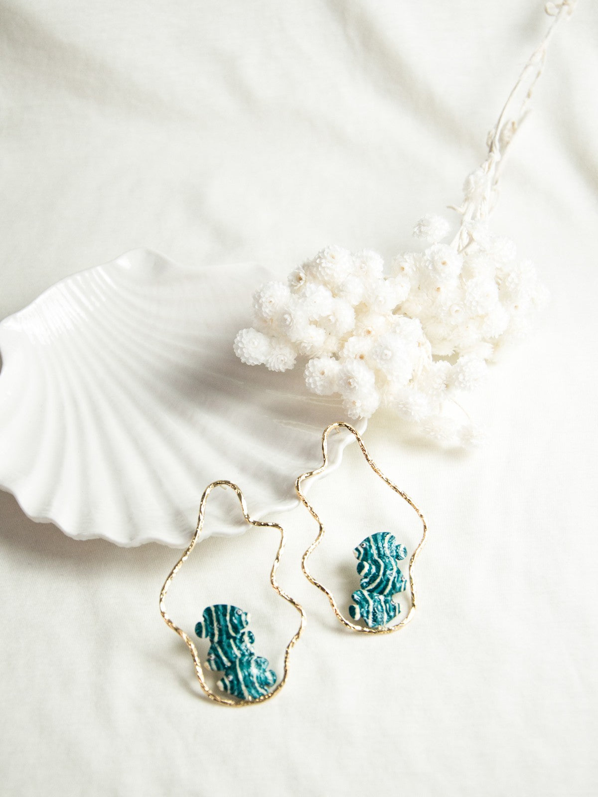 boucles d'oreilles poisson bleu et blanc