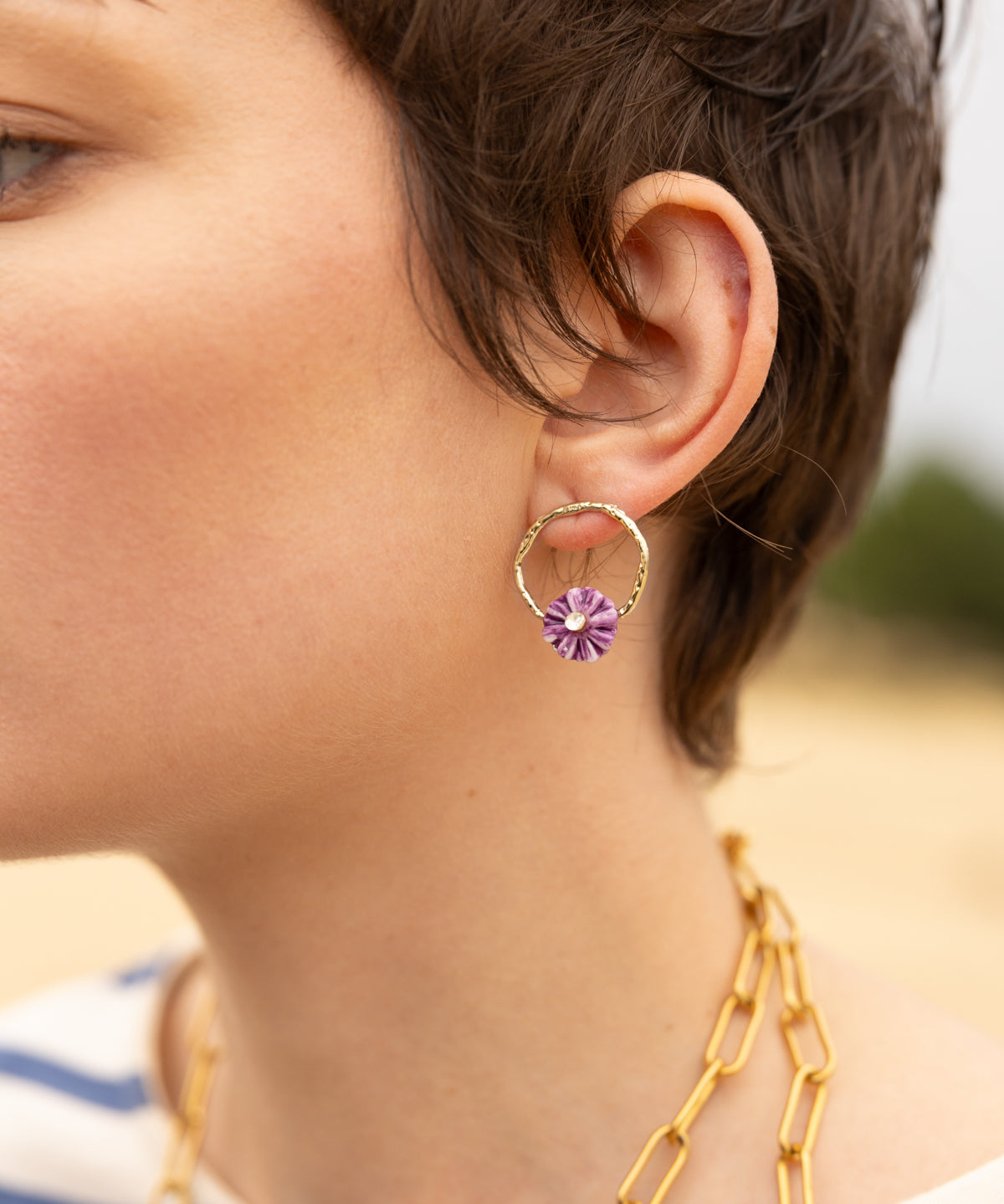 Petites boucles d'oreilles rondes chardon violet