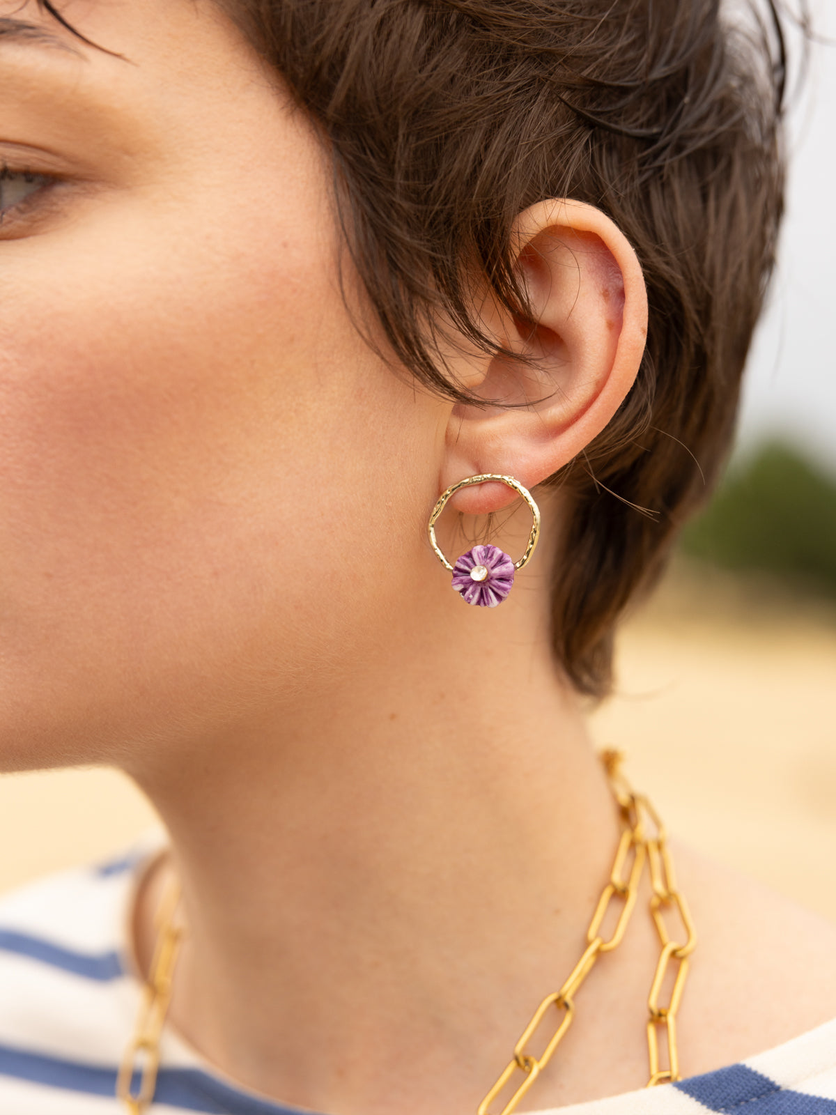 Petites boucles d'oreilles rondes chardon violet