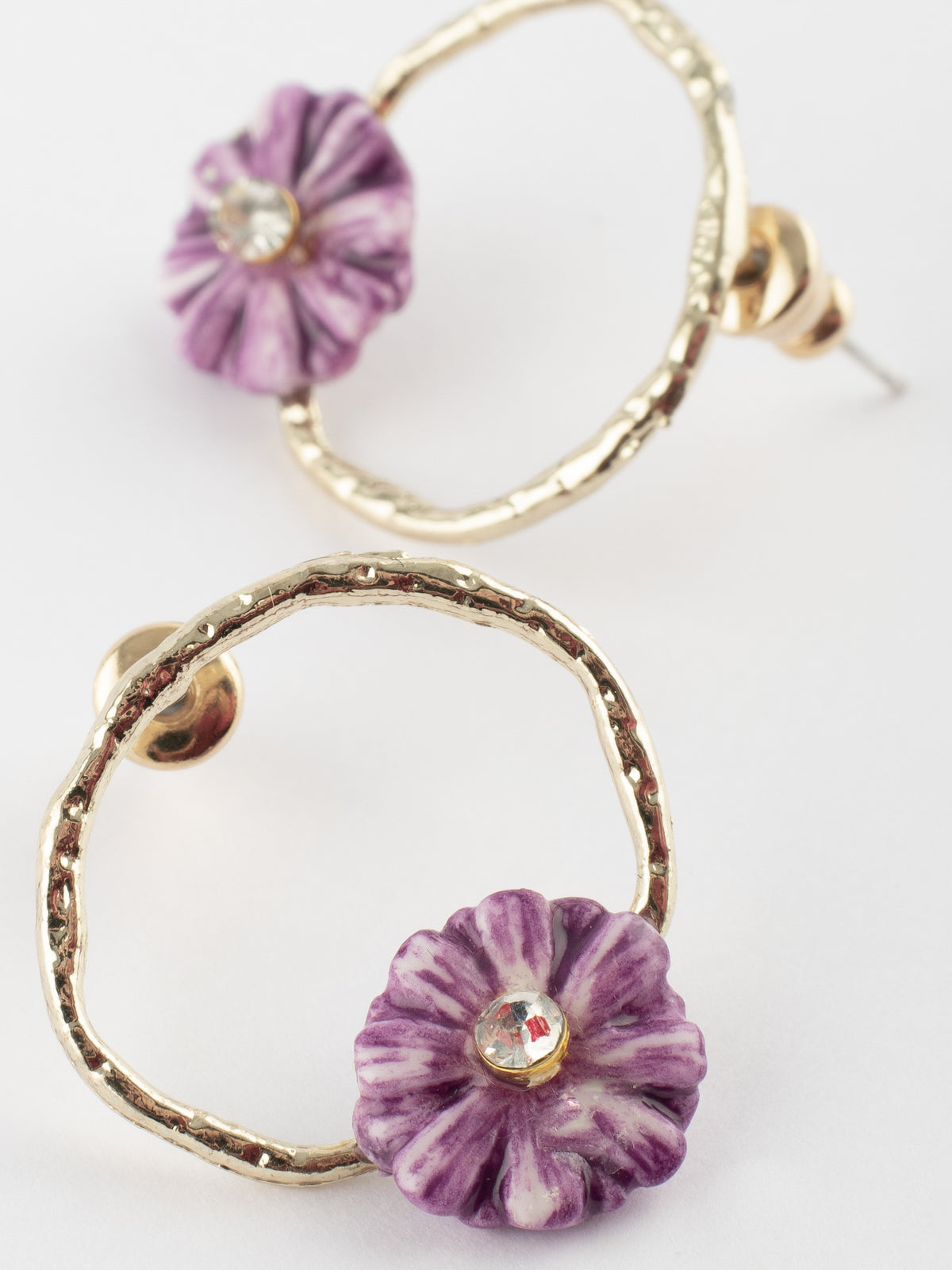 Petites boucles d'oreilles rondes chardon violet