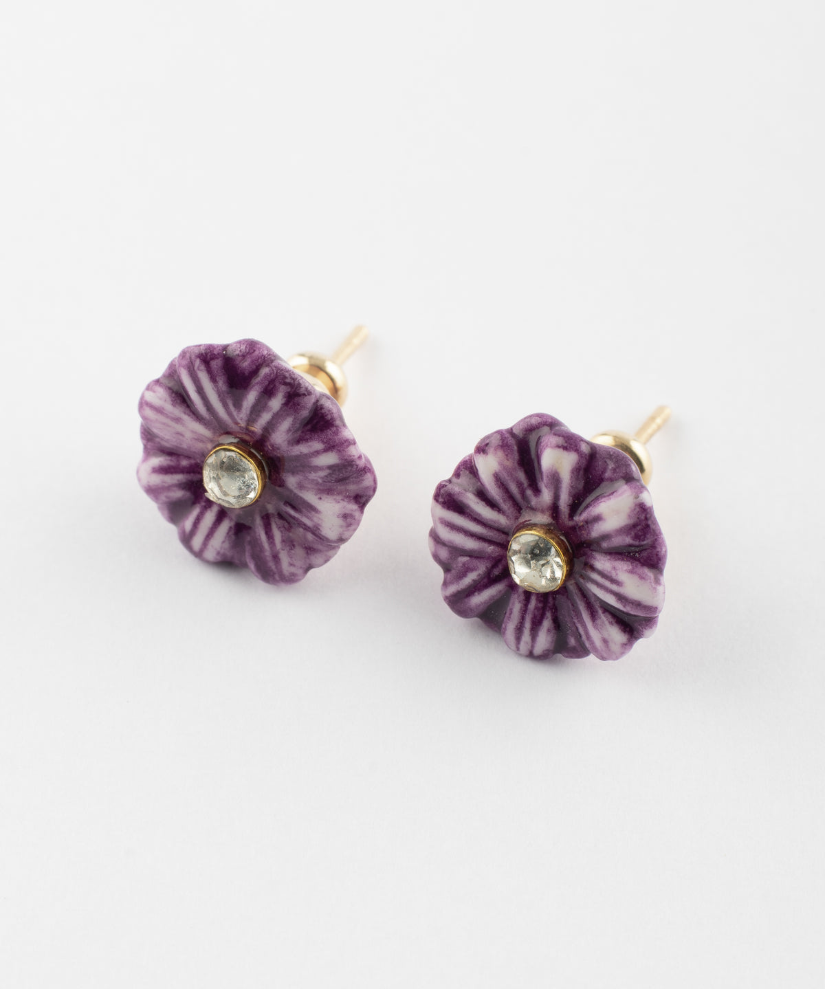 Petites puces d'oreilles chardon violet