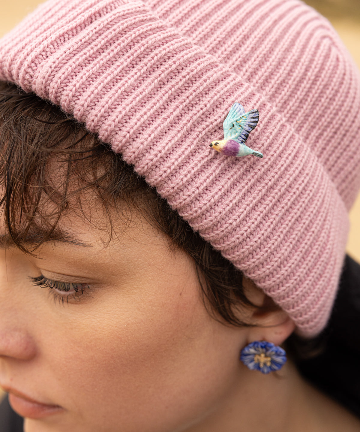 Pin's oiseau rose & bleu