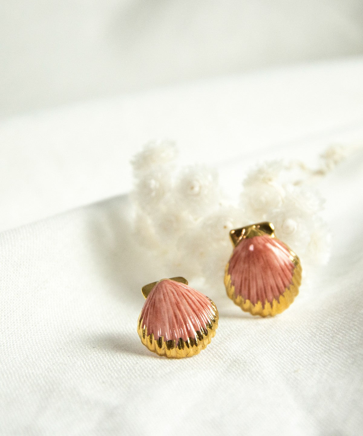 boules d'oreilles coquillage rose or